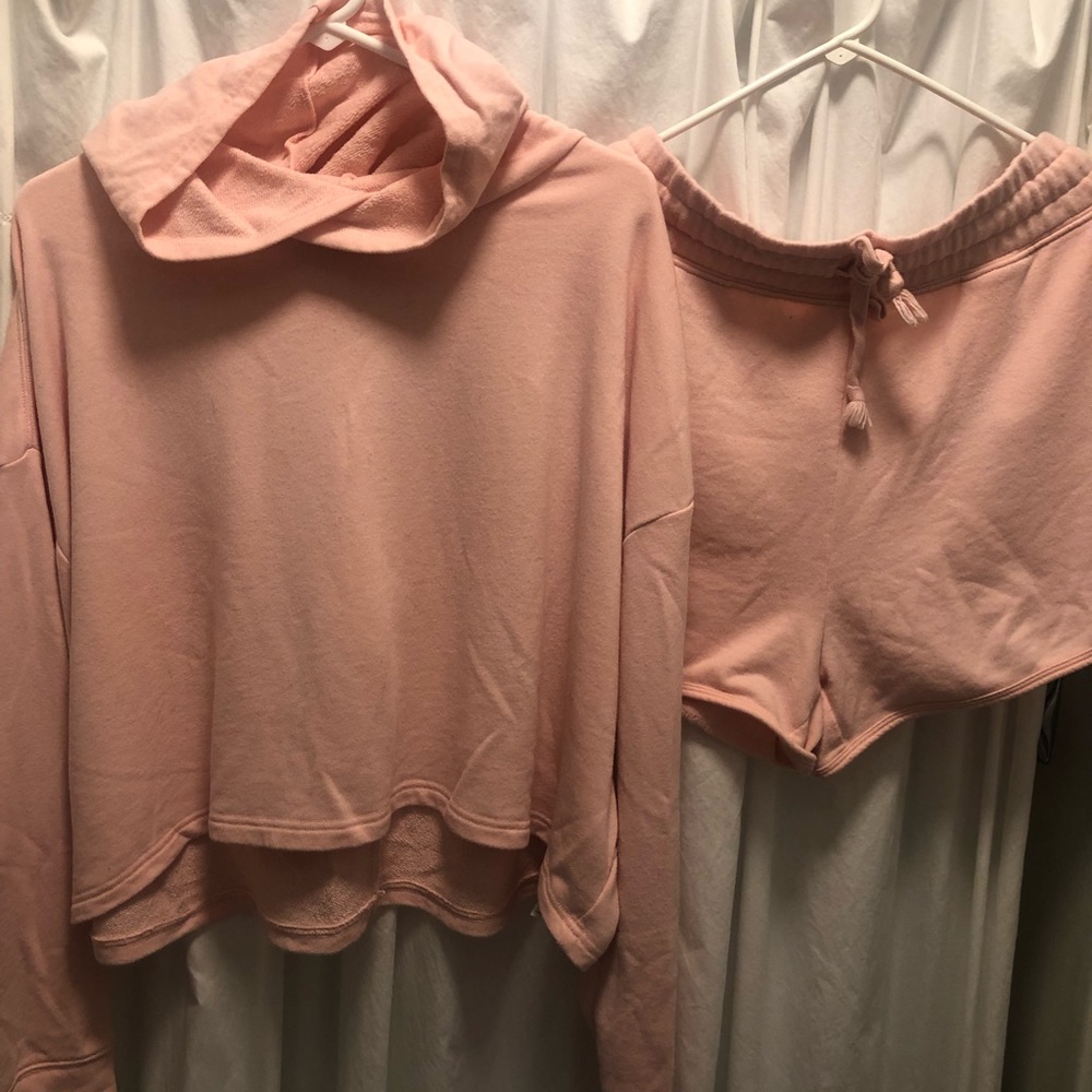 Fabletics sweatshirt/ short set